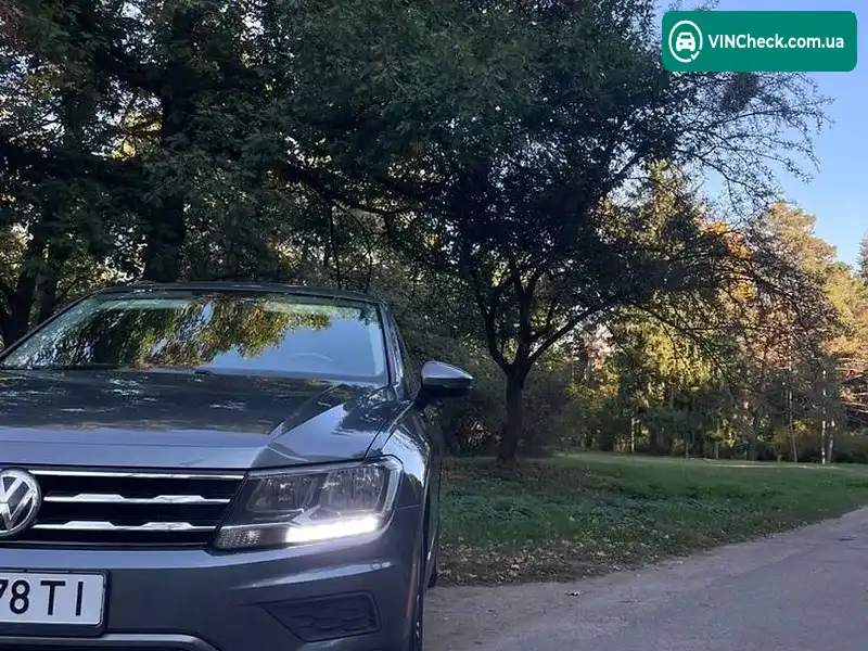 Volkswagen Tiguan 2017, фото з оголошення 1 з 16, VIN 3VV3B7AX1JM026800