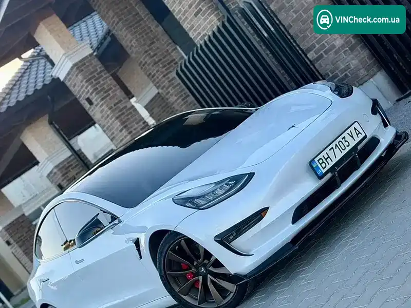 Tesla Model 3 2019, фото з оголошення 2 з 21, VIN 5YJ3E1EB3KF494535
