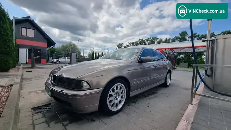 BMW 5 Series 2001, фото з оголошення 1 з 20, VIN WBADL810X0GX55733