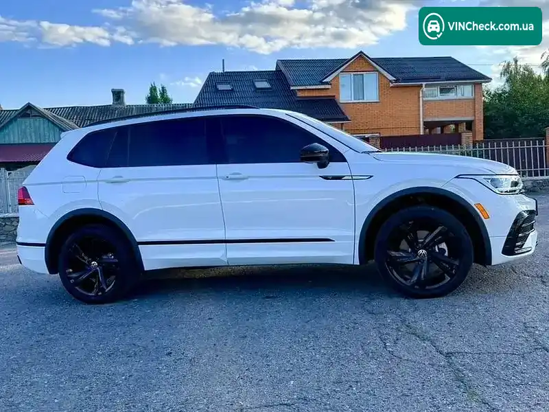 Volkswagen Tiguan 2024, фото з оголошення 2 з 20, VIN 3VV8B7AX1RM130964