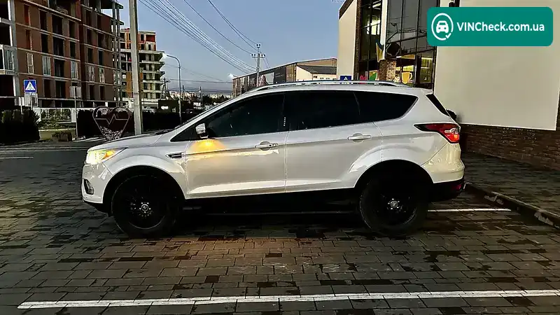 Ford Escape 2018, фото з оголошення 2 з 21, VIN 1FMCU0J91JUD30041