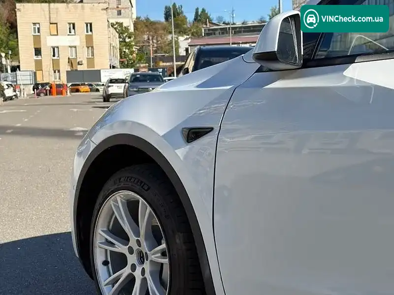 Tesla Model Y 2022, фото з оголошення 2 з 8, VIN 7SAYGAEE5NF398813