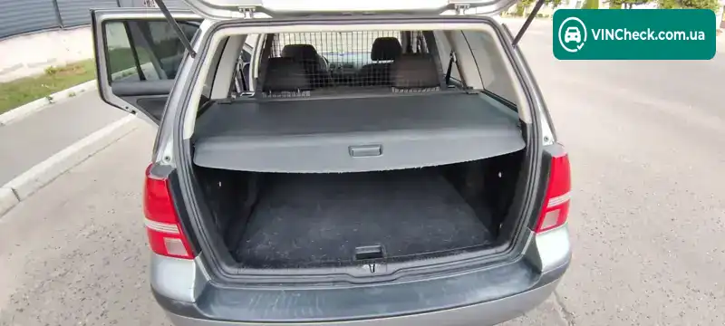 Volkswagen Golf 2004, фото з оголошення 2 з 20, VIN WVWZZZ1JZ4W160344