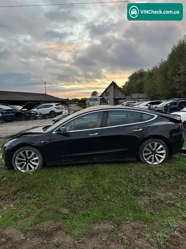 Tesla Model 3 2019, фото з оголошення 2 з 20, VIN 5YJ3E1EB2KF388576