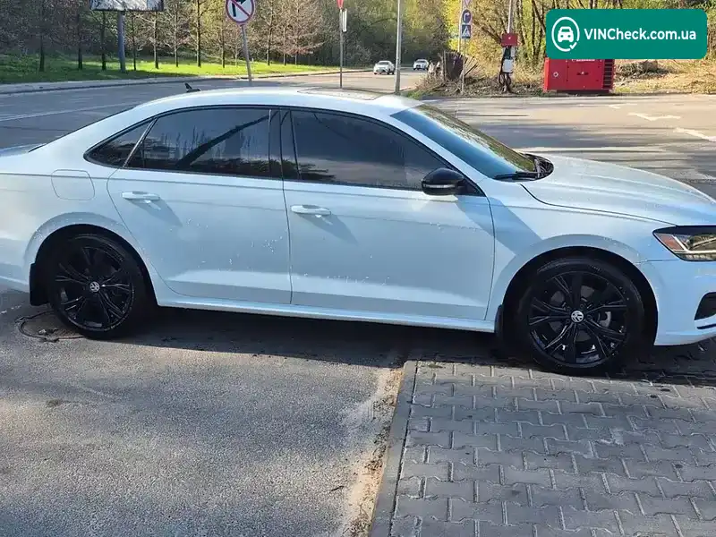 Volkswagen Passat 2021, фото з оголошення 2 з 21, VIN 1VWSA7A34NC000254