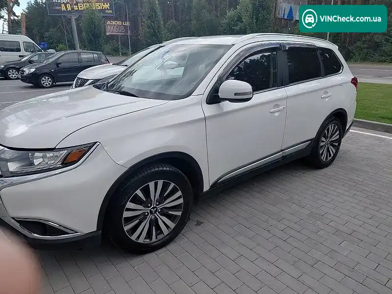 Mitsubishi Outlander 2019, фото з оголошення 2 з 20, VIN JA4AD3A37KZ036831