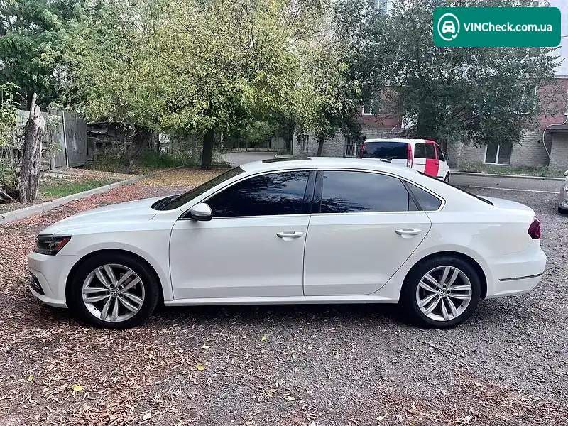 Volkswagen Passat 2018, фото з оголошення 2 з 10, VIN 1VWBA7A3XJC023547