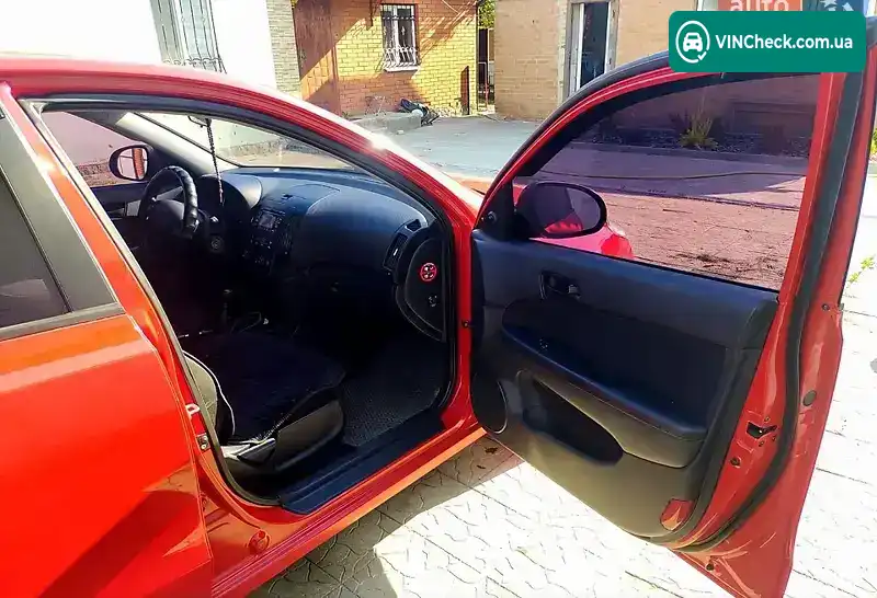 Hyundai i30 2007, фото з оголошення 2 з 10, VIN KMHDB51CP8U043023