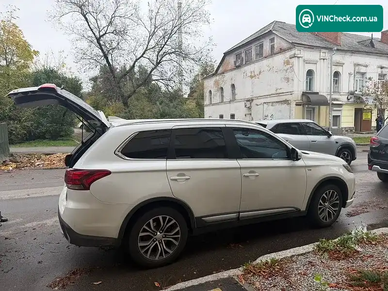 Mitsubishi Outlander 2017, фото з оголошення 2 з 11, VIN JA4JZ4AX7JZ036241