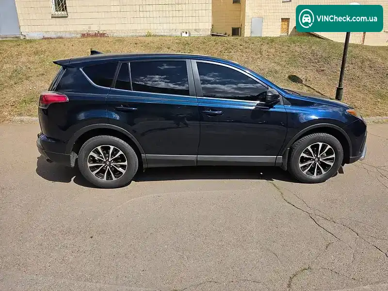 Toyota RAV4 2017, фото з оголошення 2 з 9, VIN JTMBFREV4HJ170366