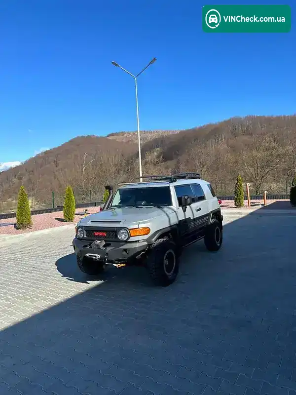 Toyota FJ Cruiser 2012, фото з оголошення 2 з 20, VIN JTEBU4BF8DK156928