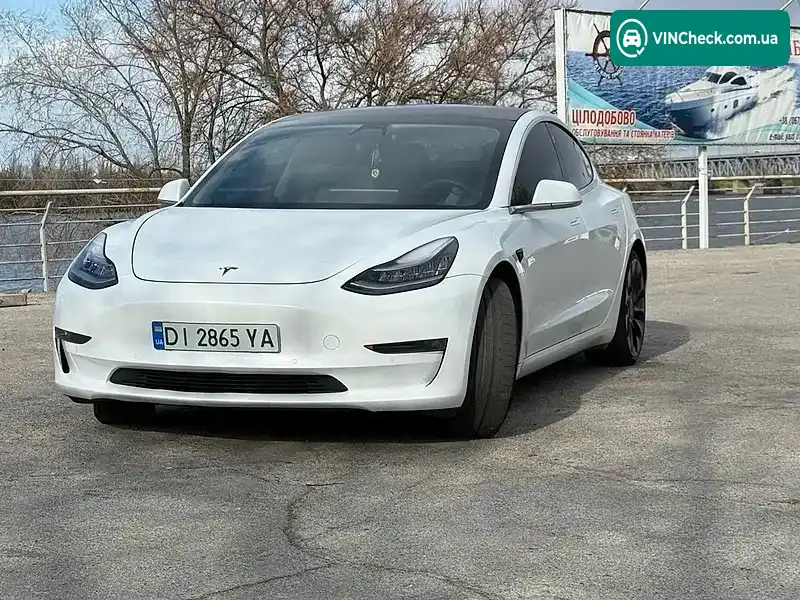 Tesla Model 3 2019, фото з оголошення 2 з 9, VIN 5YJ3E1EB6KF487143