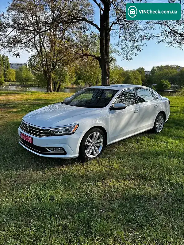 Volkswagen Passat 2018, фото з оголошення 2 з 20, VIN 1VWBA7A34JC021714