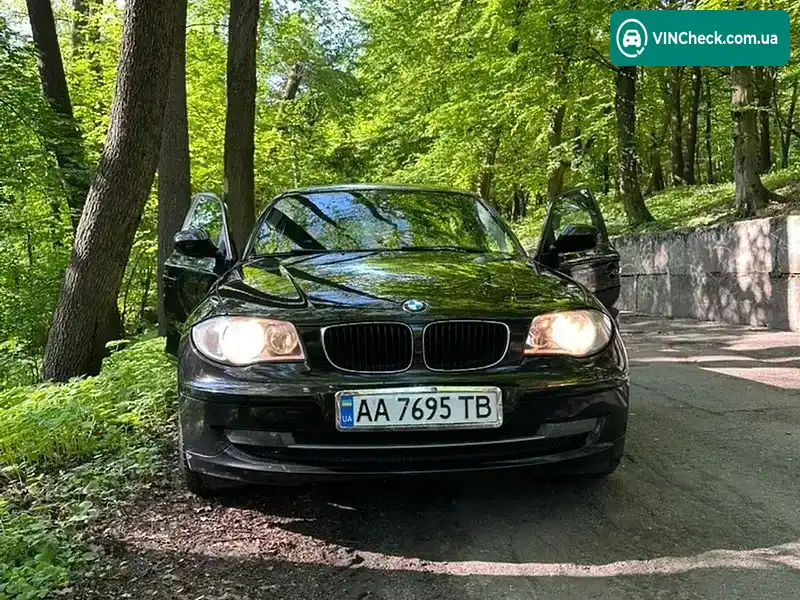 BMW 1 Series 2009, фото з оголошення 1 з 14, VIN WBAUD71000P425218