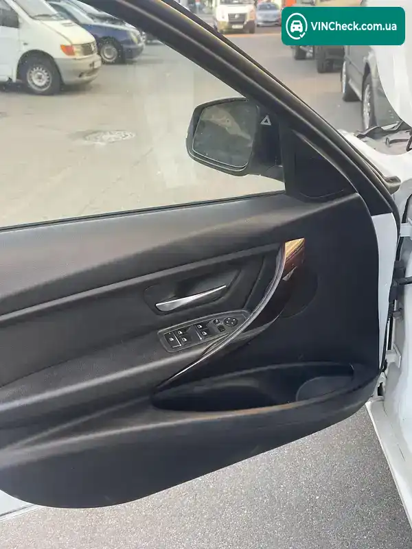 BMW 3 Series 2018, фото з оголошення 2 з 18, VIN WBA8A9C57JAH12870