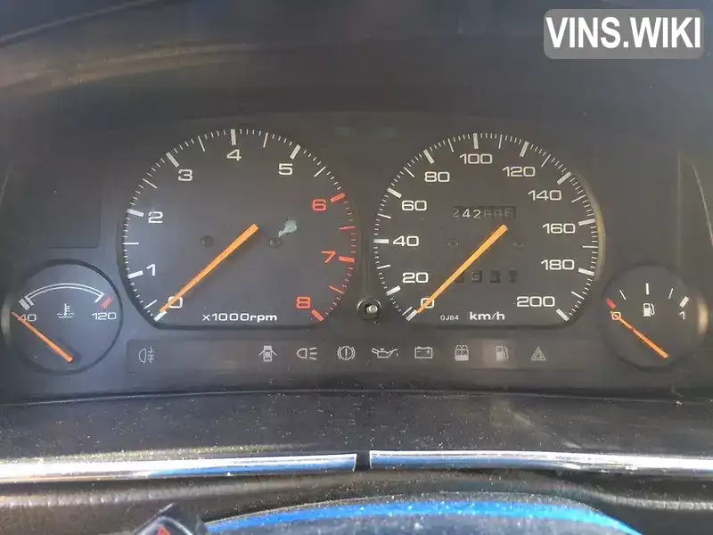 Mazda 626 1986, фото з оголошення 2 з 10, VIN JMZGC121101581472