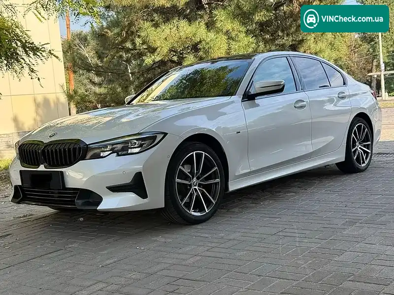 BMW 3 Series 2022, фото з оголошення 2 з 20, VIN WBA5V380308C56700