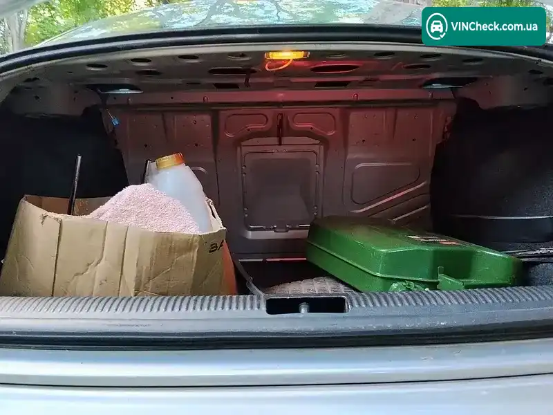 Audi A4 1998, фото з оголошення 2 з 12, VIN WAUZZZ8DZWA195889