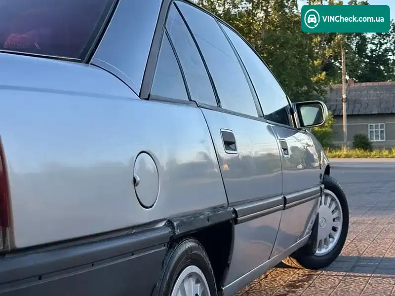 Opel Omega 1988, фото з оголошення 2 з 12, VIN W0L000017J1101076