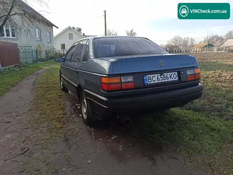 Volkswagen Passat 1988, фото з оголошення 2 з 8, VIN WVWZZZ31ZJE042512