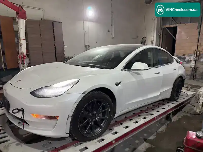 Tesla Model 3 2018, фото з оголошення 2 з 7, VIN 5YJ3E1EA1JF076853