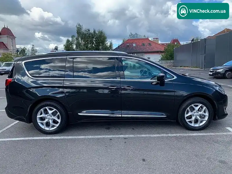 Chrysler Pacifica 2018, фото з оголошення 2 з 16, VIN 2C4RC1EG6JR353103