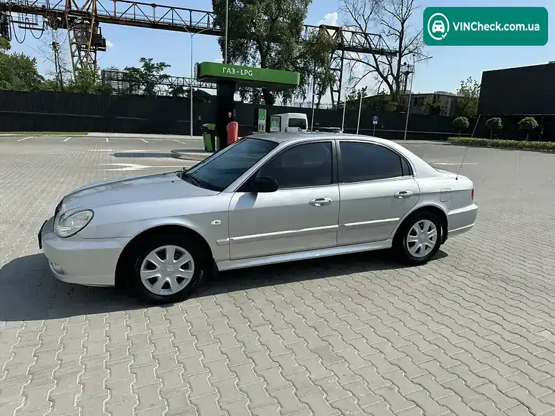 Hyundai Sonata 2003, фото з оголошення 2 з 20, VIN KMHEM41BP4A925565