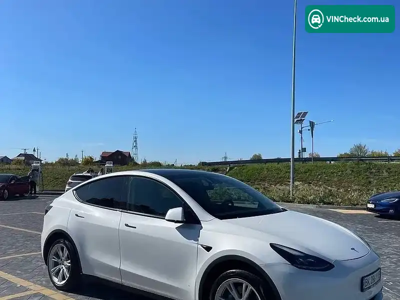 Tesla Model Y 2023, фото з оголошення 2 з 20, VIN 7SAYGAEE5PF769729