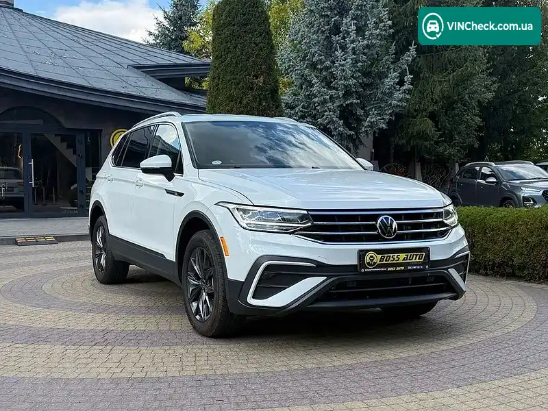 Volkswagen Tiguan 2023, фото з оголошення 1 з 20, VIN 3VV3B7AX1PM115680