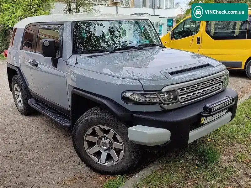 Toyota FJ Cruiser 2014, фото з оголошення 1 з 11, VIN JTEBU4BF9EK176011