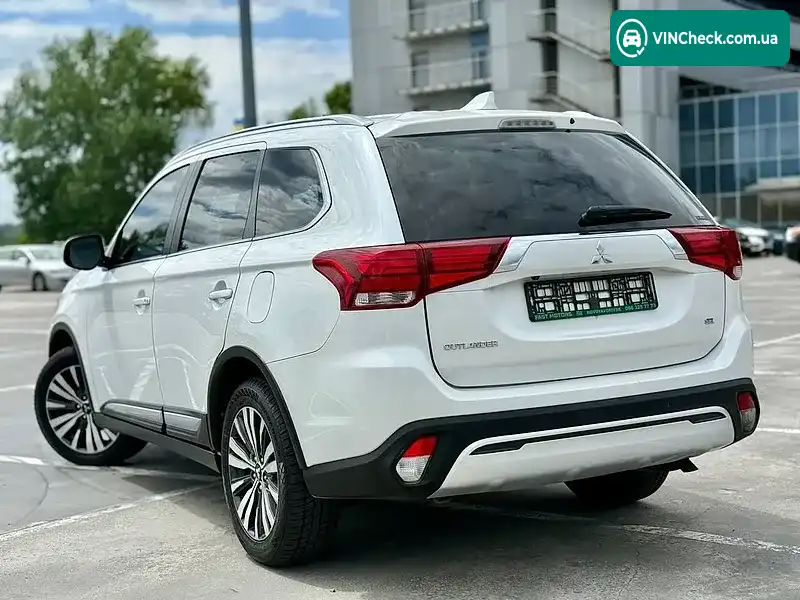 Mitsubishi Outlander 2020, фото з оголошення 2 з 20, VIN JA4AZ3A30LZ029190