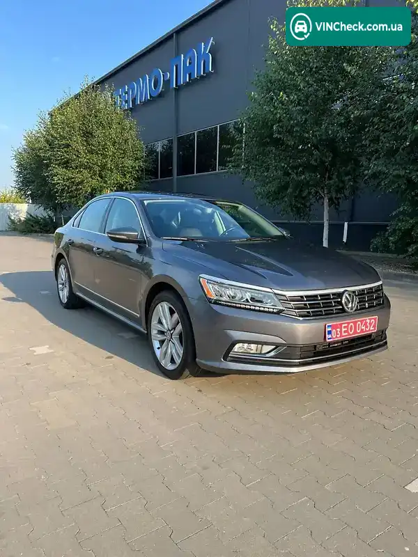 Volkswagen Passat 2017, фото з оголошення 1 з 20, VIN 1VWCT7A32HC078387
