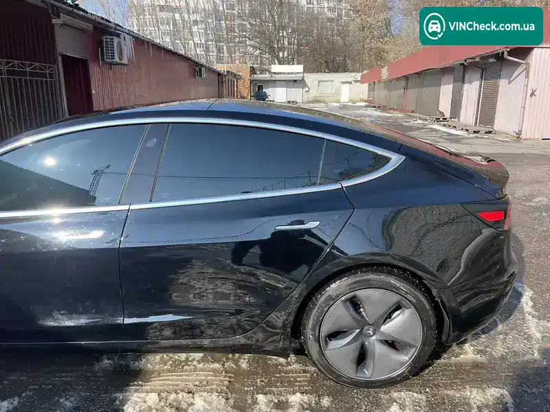 Tesla Model 3 2018, фото з оголошення 2 з 9, VIN 5YJ3E1EA1JF173115