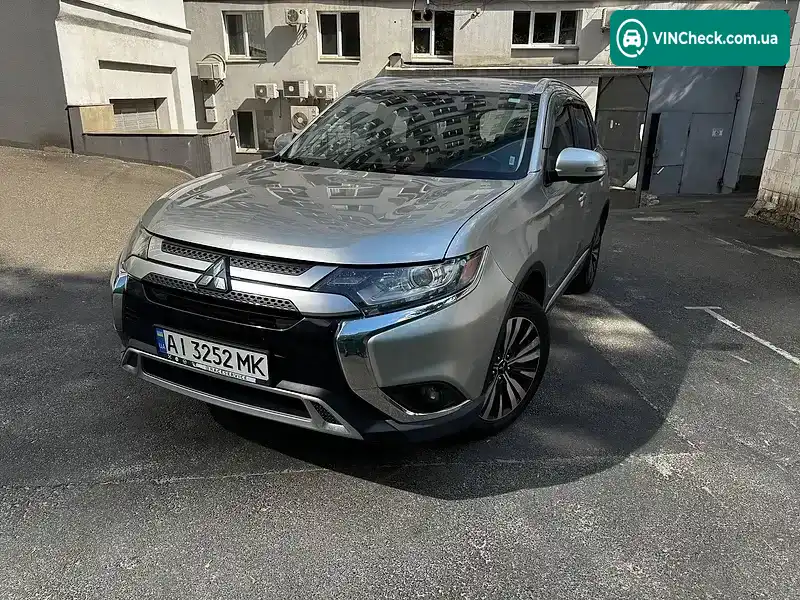 Mitsubishi Outlander 2020, фото з оголошення 1 з 10, VIN JA4AZ3A3XLZ030752