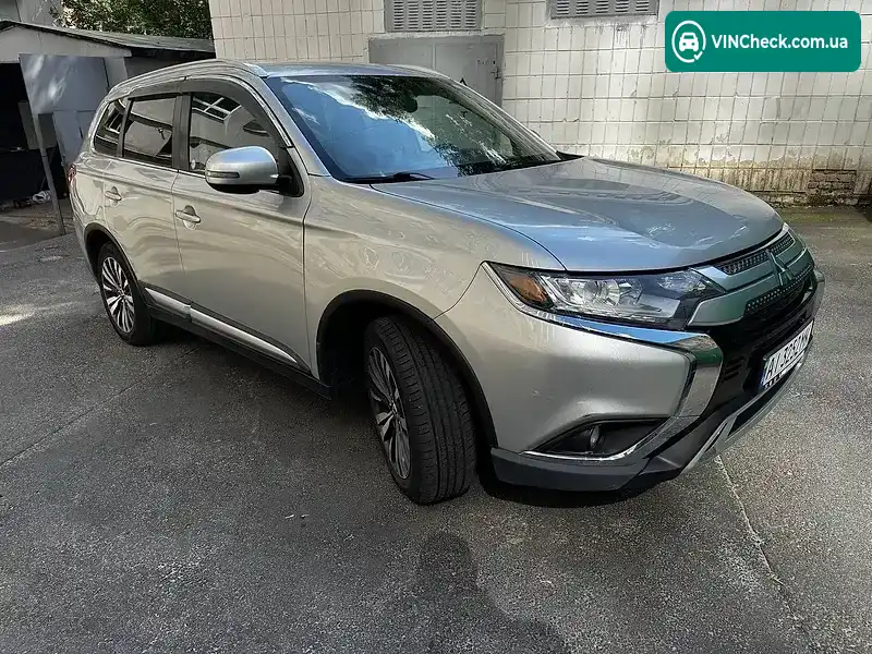 Mitsubishi Outlander 2020, фото з оголошення 2 з 10, VIN JA4AZ3A3XLZ030752