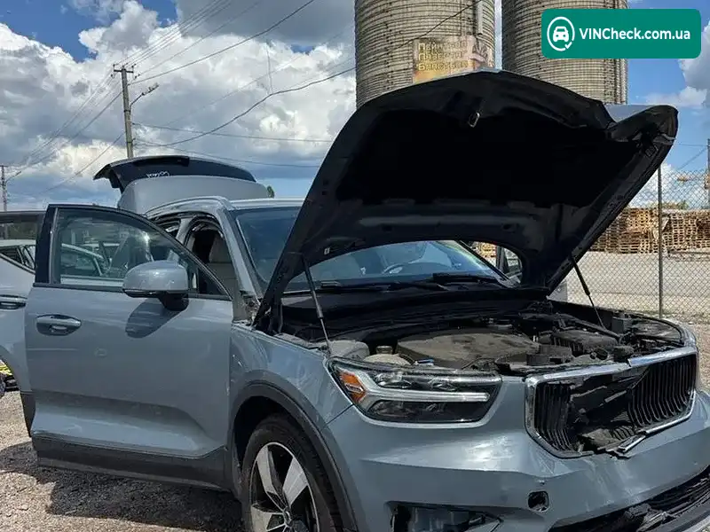 Volvo XC40 2020, фото з оголошення 1 з 7, VIN YV4162UKXL2286861