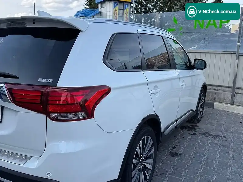 Mitsubishi Outlander 2021, фото з оголошення 1 з 11, VIN JMBXTGF3WLZ001178