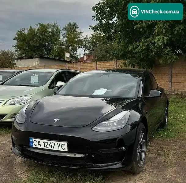 Tesla Model 3 2021, фото з оголошення, VIN 5YJ3E1EAXMF981029