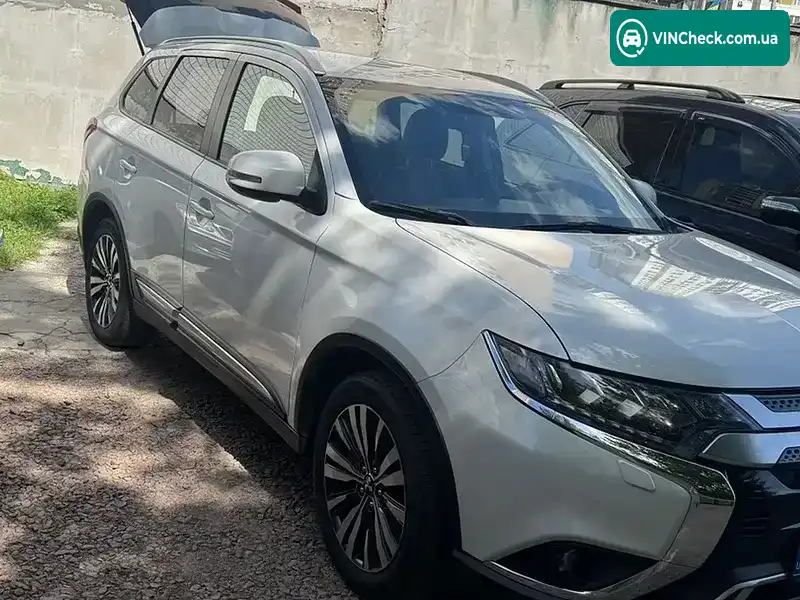 Mitsubishi Outlander 2020, фото з оголошення 2 з 6, VIN JMBXTGF3WLZ000675