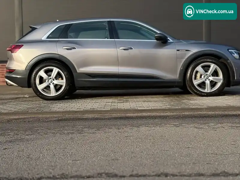 Audi e-tron 2019, фото з оголошення 1 з 15, VIN WAUZZZGE8LB002006