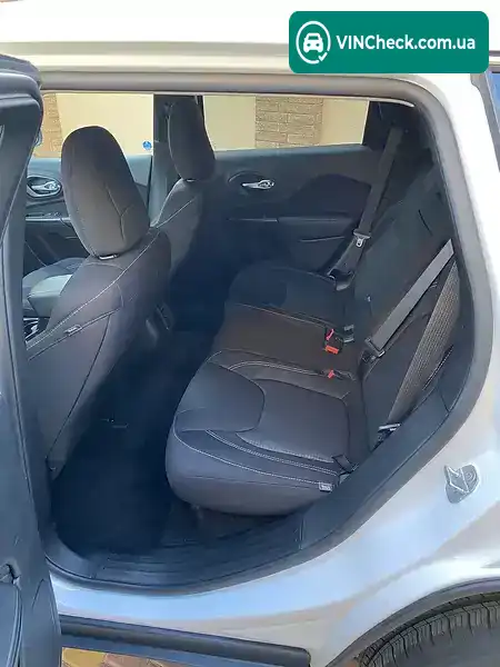 Jeep Cherokee 2016, фото з оголошення 2 з 10, VIN 1C4PJLCBXGW328883