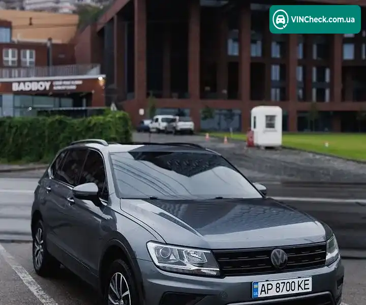 Volkswagen Tiguan 2019, фото з оголошення 2 з 10, VIN 3VV3B7AX5KM178502