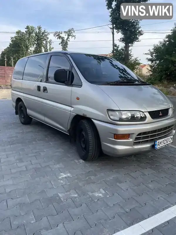 Mitsubishi Space Gear 2000, фото з оголошення 2 з 15, VIN JMBNNPA3WXA001292