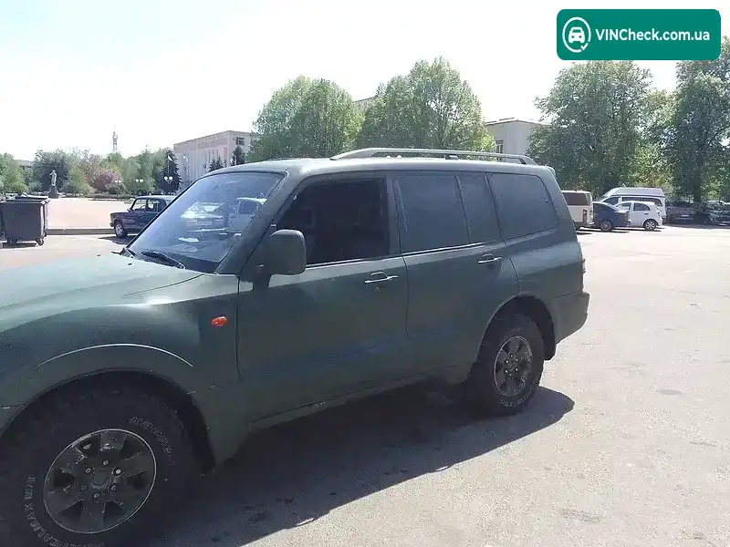 Mitsubishi Pajero 2000, фото з оголошення 2 з 15, VIN JMBLYV78W1J000375