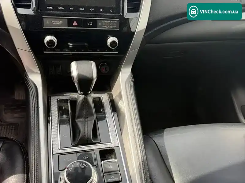 Mitsubishi Pajero Sport 2020, фото з оголошення 2 з 8, VIN MMCGUKS10LHZ00414