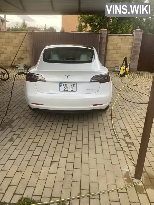 Tesla Model 3 2019, фото з оголошення 2 з 3, VIN 5YJ3E1EB1KF454731