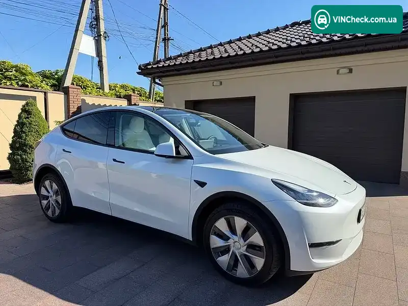 Tesla Model Y 2023, фото з оголошення 2 з 17, VIN 7SAYGDEEXPA100712