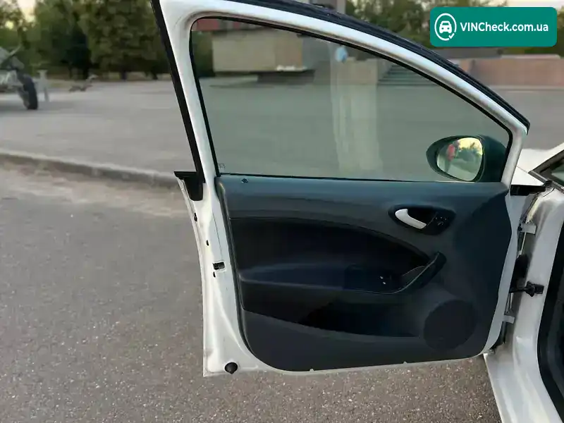 SEAT Ibiza 2010, фото з оголошення 2 з 12, VIN VSSZZZ6JZAR060030