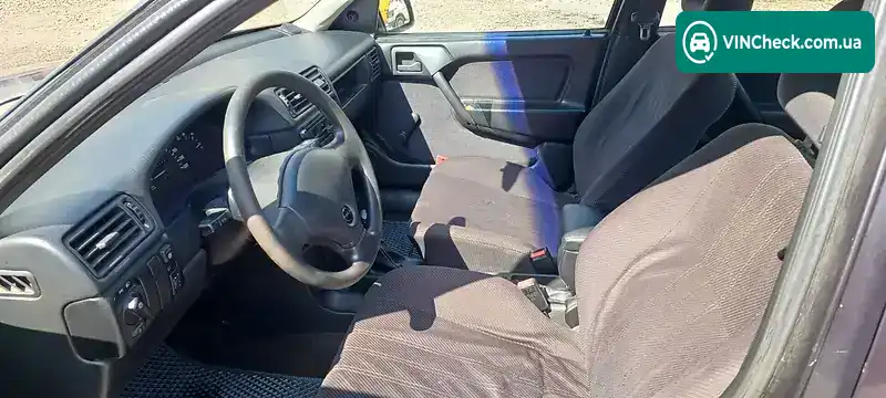 Opel Vectra 1992, фото з оголошення 2 з 9, VIN W0L000087N1222471