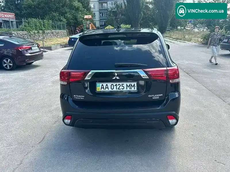 Mitsubishi Outlander 2020, фото з оголошення 1 з 20, VIN JA4AD3A39LZ043409